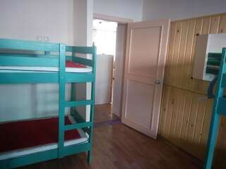 Гостиница Titmouse House Hostel Красноярск Общий номер для мужчин и женщин с 8 кроватями-2